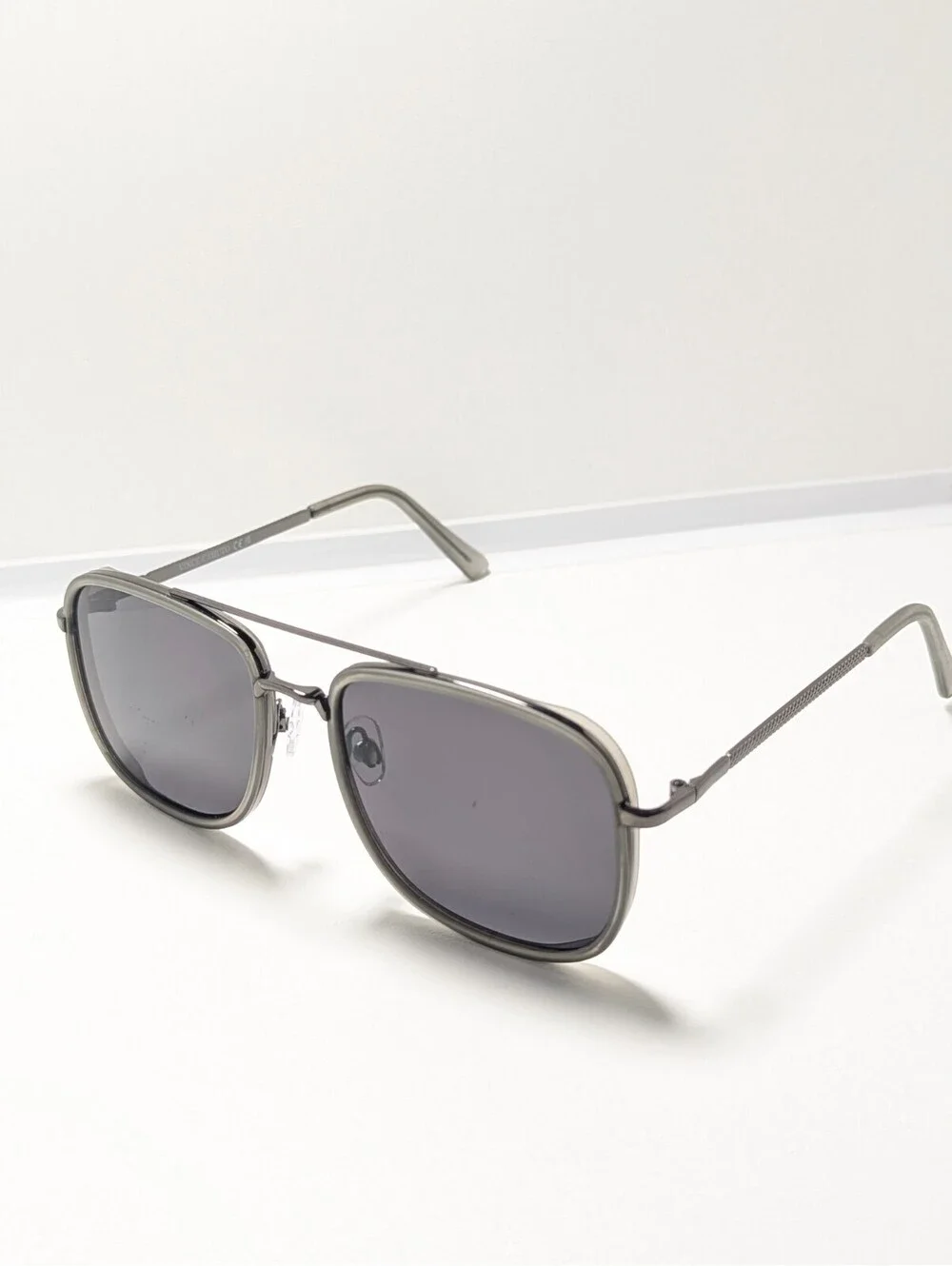 Vince Camuto DNVCM1117-R  Classic Gray UV Aviator Men's Fashion Sunglasses